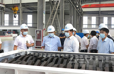 新鄉(xiāng)市市長魏建平一行蒞臨潔普智能環(huán)保裝備生產(chǎn)基地調(diào)研，推動環(huán)保產(chǎn)業(yè)高質(zhì)量發(fā)展